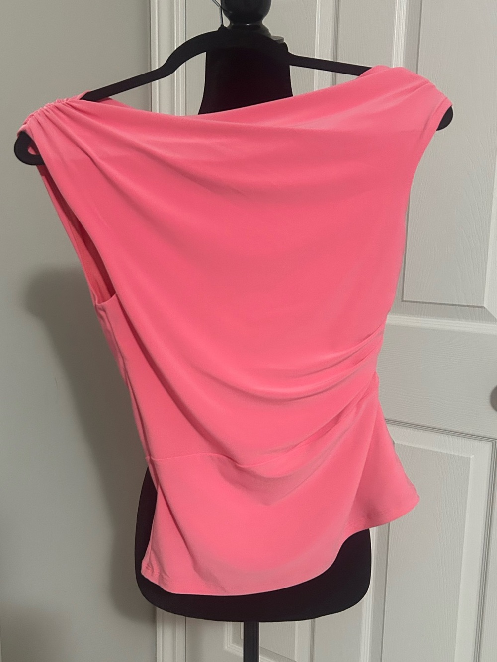 Aritzia One-Shoulder Ruched Tank in Coral Pink - Picture 5 of 7